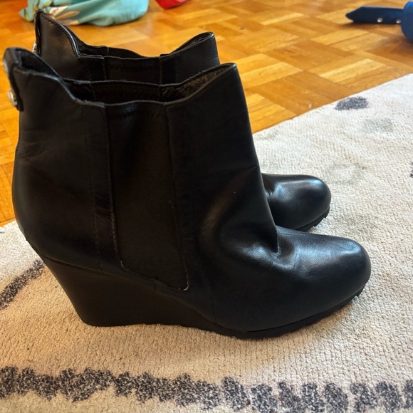 2010s Michel Michael Kors wedged leather heeled bootie perfect condition - Picture 6 of 9